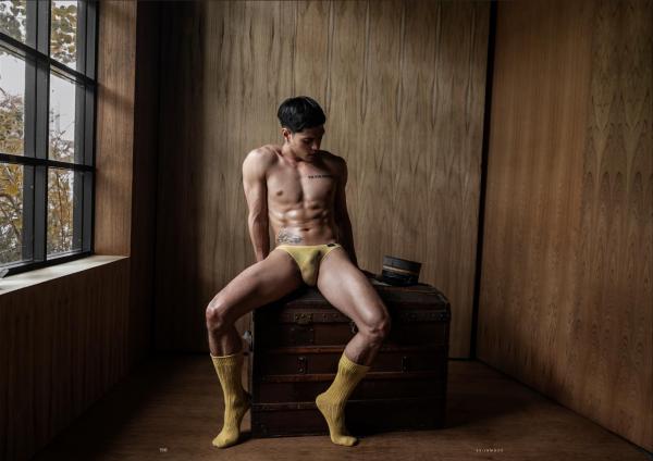 Tight-01--Arm-Akkharat